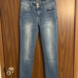 Wallflower Skinny Stretch Jeans in Light Blue Wash